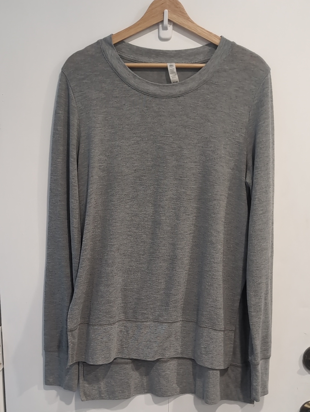 ALO Yoga Soho Crewneck Pullover Sweatshirt Athletic Heather Grey Size Medium